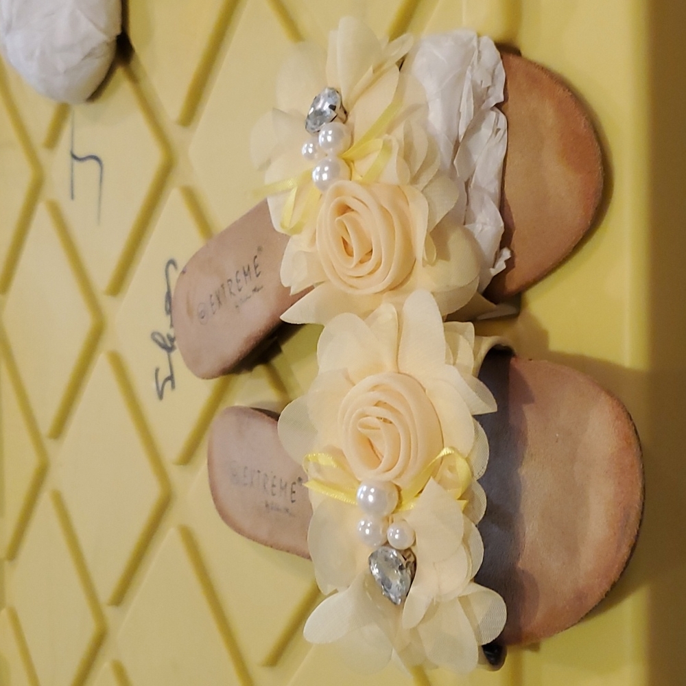 Yellow flower flat sandal